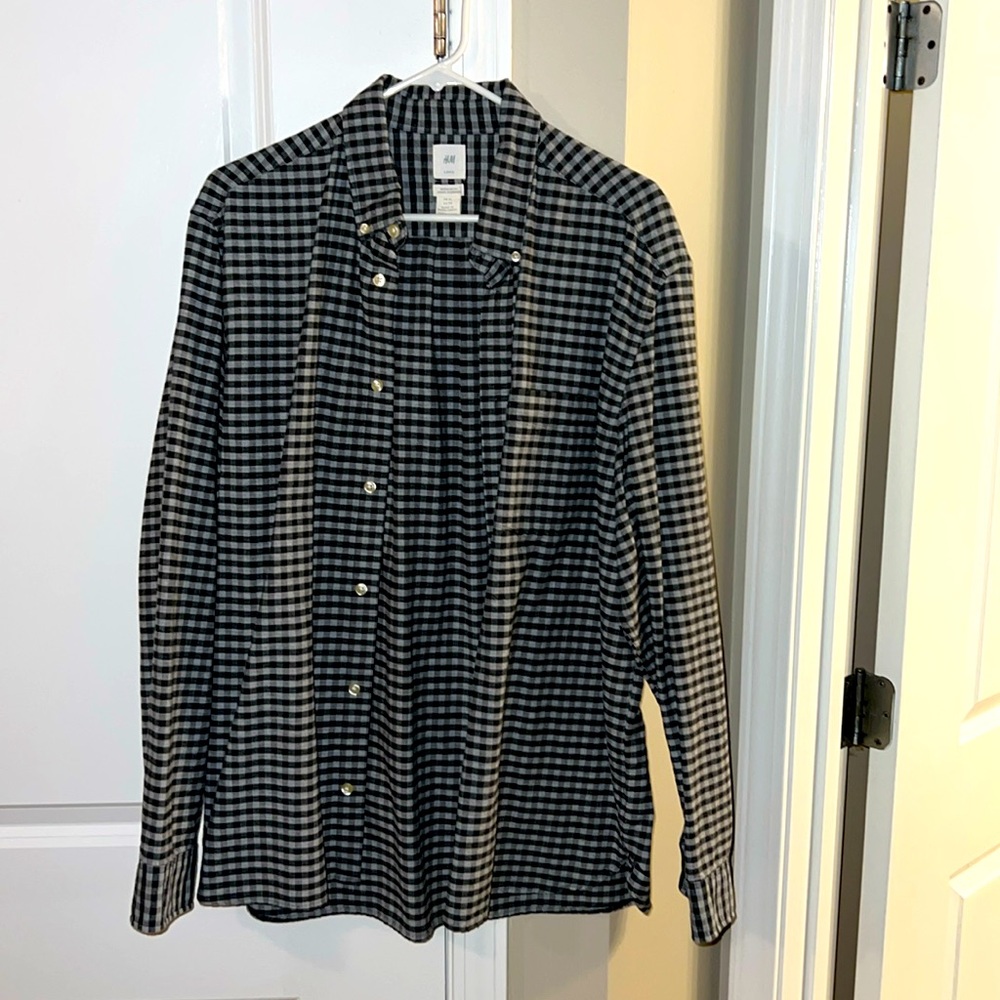 H.M. Checkered men’s flannel